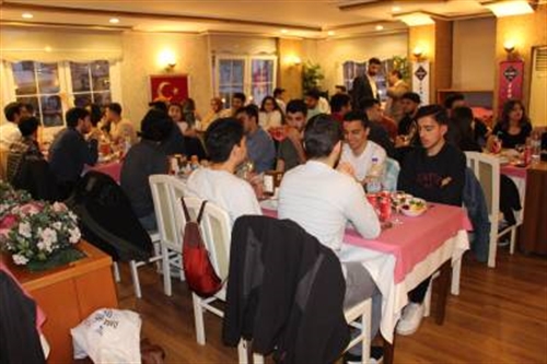 Projeleri kategoride göster Elazığlı gençlerle iftar.